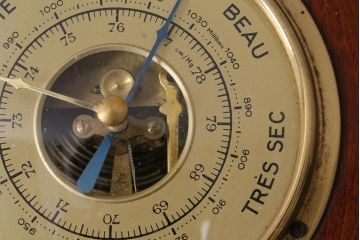 ヴィンテージ雑貨　木製　ビンテージスタイルにぴったりなフランス製の気圧計(バロメーター、ディスプレイ雑貨)(R-041426)