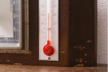 ヴィンテージ雑貨　木製　フランスビンテージの置き型バロメーター(気圧計、温度計、ディスプレイ雑貨)(R-041427)