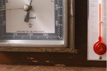 ヴィンテージ雑貨　木製　フランスビンテージの置き型バロメーター(気圧計、温度計、ディスプレイ雑貨)(R-041427)