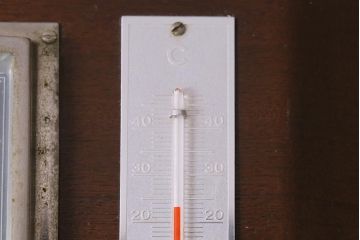 ヴィンテージ雑貨　木製　フランスビンテージの置き型バロメーター(気圧計、温度計、ディスプレイ雑貨)(R-041427)