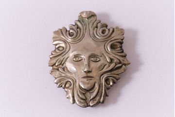 ヴィンテージ雑貨　フェイスモチーフのシルバー製ブローチ(アクセサリー、ビンテージ)(R-041429)