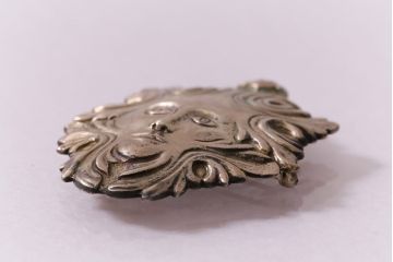 ヴィンテージ雑貨　フェイスモチーフのシルバー製ブローチ(アクセサリー、ビンテージ)(R-041429)