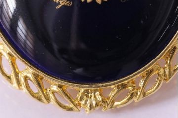 中古　フランス　LIMOGES CASTEL(リモージュキャッスル)　磁器製のシックなブローチ(アクセサリー)(R-041432)