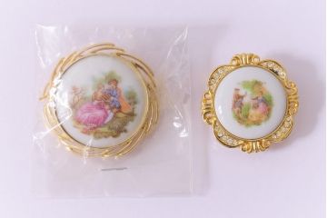 中古　フランス　LIMOGES CASTEL(リモージュキャッスル)　磁器製のブローチ2点セット(アクセサリー)(R-041433)