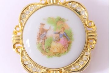 中古　フランス　LIMOGES CASTEL(リモージュキャッスル)　磁器製のブローチ2点セット(アクセサリー)(R-041433)