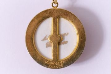 中古　フランス　LIMOGES CASTEL(リモージュキャッスル)　磁器製のブローチ・キーホルダー2点セット(アクセサリー)(R-041434)