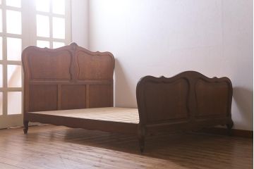 アンティーク家具　フランスアンティーク　オーク材　上品なレリーフが目を引くベッドフレーム(R-041436)