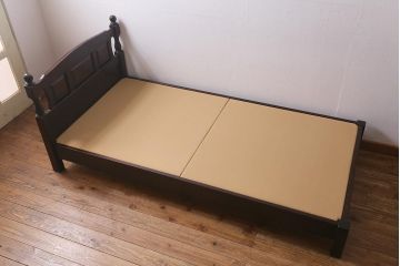 中古　北海道民芸家具　クラシカルな雰囲気漂うベッドフレーム(R-041438)