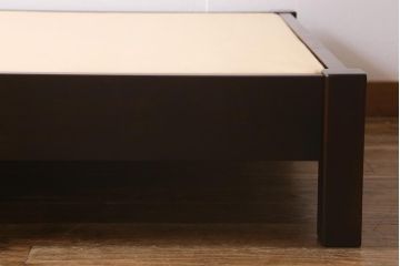 中古　北海道民芸家具　クラシカルな雰囲気漂うベッドフレーム(R-041438)