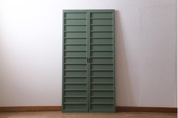 アンティーク建具　大正～昭和初期　ペイント　幅狭　グリーンカラーがおしゃれな舞良戸2枚セット　(R-041439)