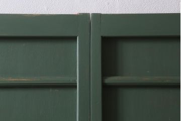 アンティーク建具　大正～昭和初期　ペイント　幅狭　グリーンカラーがおしゃれな舞良戸2枚セット　(R-041439)