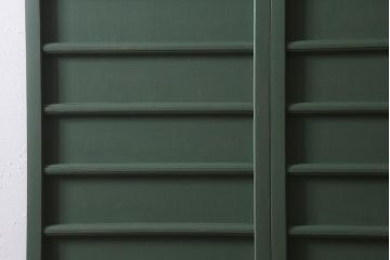 アンティーク建具　大正～昭和初期　ペイント　幅狭　グリーンカラーがおしゃれな舞良戸2枚セット　(R-041439)