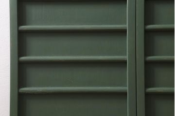 アンティーク建具　大正～昭和初期　ペイント　幅狭　グリーンカラーがおしゃれな舞良戸2枚セット　(R-041439)