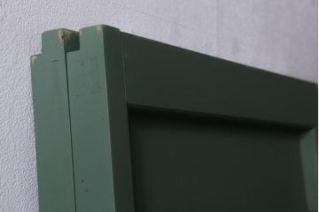アンティーク建具　大正～昭和初期　ペイント　幅狭　グリーンカラーがおしゃれな舞良戸2枚セット　(R-041439)