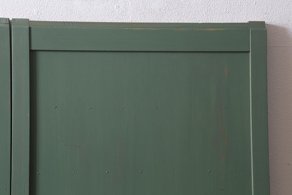 アンティーク建具　大正～昭和初期　ペイント　幅狭　グリーンカラーがおしゃれな舞良戸2枚セット　(R-041439)