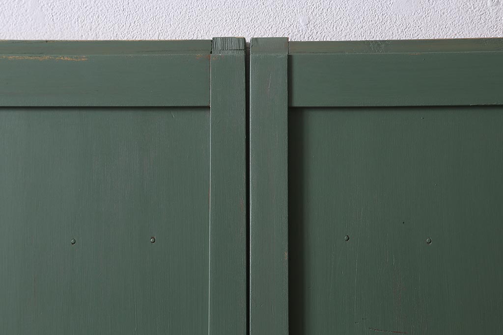 アンティーク建具　大正～昭和初期　ペイント　幅狭　グリーンカラーがおしゃれな舞良戸2枚セット　(R-041439)