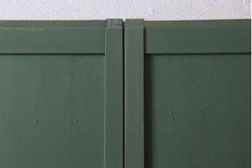 アンティーク建具　大正～昭和初期　ペイント　幅狭　グリーンカラーがおしゃれな舞良戸2枚セット　(R-041439)