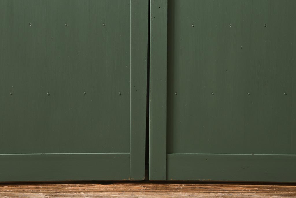 アンティーク建具　大正～昭和初期　ペイント　幅狭　グリーンカラーがおしゃれな舞良戸2枚セット　(R-041439)