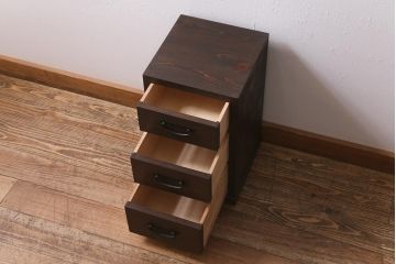 ラフジュ工房オリジナル　古金具リメイク　前板栗材　ヒノキ材　落ち着いた和の雰囲気漂う小引き出し(小物収納、サイドチェスト)(R-041445)