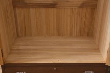 中古　伝統工芸品　隠し付き　繊細な意匠金具が目を引く加茂総桐箪笥のワードローブ(総桐たんす、洋服タンス、衣装タンス)(定価約120万円)(R-041446)
