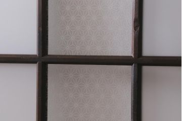 アンティーク建具　昭和初期　すりガラス・当店オリジナルガラス入り　麻の葉模様がお洒落なアクセントのガラス戸4枚セット(引き戸)(R-041451)