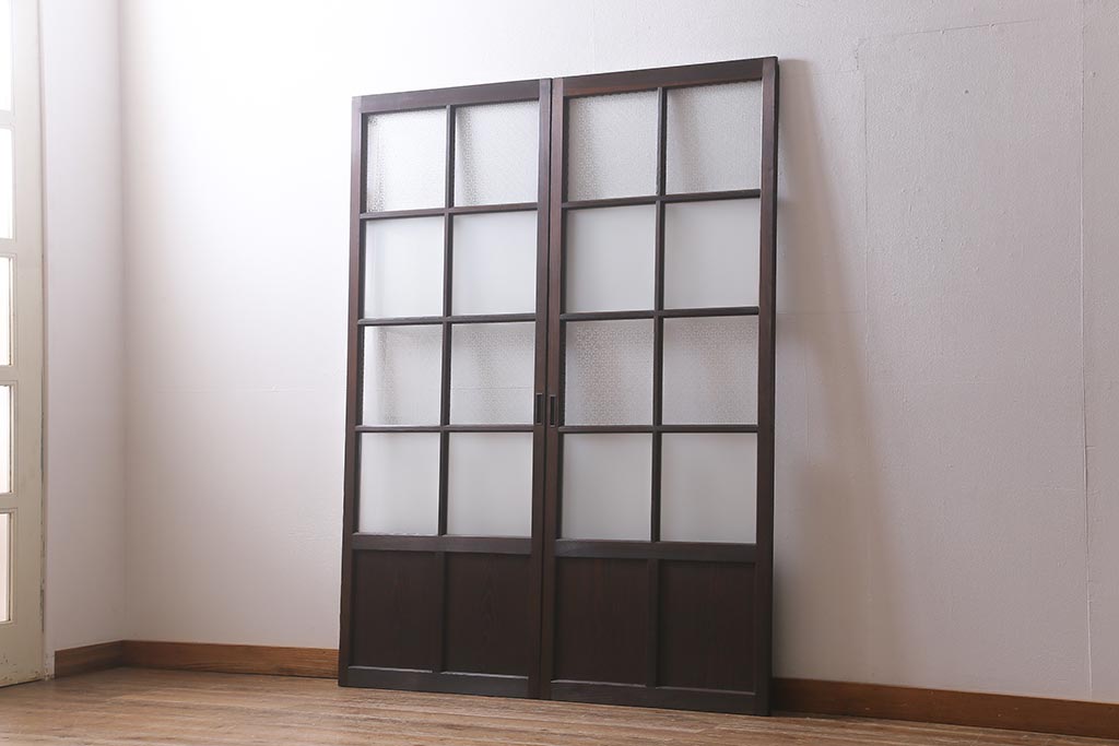 アンティーク建具　和製アンティーク　昭和初期　すりガラス・当店オリジナルガラス　変わり花菱模様のガラスがレトロなガラス戸2枚セット(引き戸、建具)(R-041456)