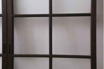 アンティーク建具　和製アンティーク　昭和初期　すりガラス・当店オリジナルガラス　変わり花菱模様のガラスがレトロなガラス戸2枚セット(引き戸、建具)(R-041456)