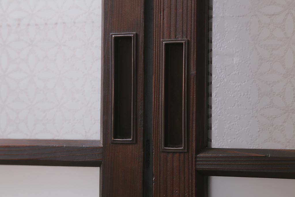 アンティーク建具　和製アンティーク　昭和初期　すりガラス・当店オリジナルガラス　変わり花菱模様のガラスがレトロなガラス戸2枚セット(引き戸、建具)(R-041456)