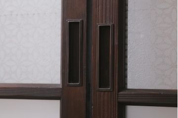 アンティーク建具　和製アンティーク　昭和初期　すりガラス・当店オリジナルガラス　変わり花菱模様のガラスがレトロなガラス戸2枚セット(引き戸、建具)(R-041456)