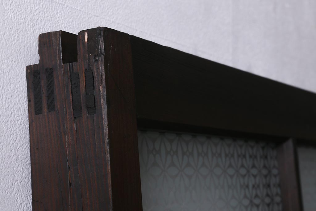 アンティーク建具　和製アンティーク　昭和初期　すりガラス・当店オリジナルガラス　変わり花菱模様のガラスがレトロなガラス戸2枚セット(引き戸、建具)(R-041456)