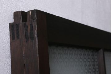 アンティーク建具　和製アンティーク　昭和初期　すりガラス・当店オリジナルガラス　変わり花菱模様のガラスがレトロなガラス戸2枚セット(引き戸、建具)(R-041456)