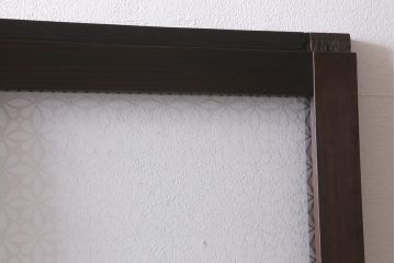 アンティーク建具　和製アンティーク　昭和初期　すりガラス・当店オリジナルガラス　変わり花菱模様のガラスがレトロなガラス戸2枚セット(引き戸、建具)(R-041456)