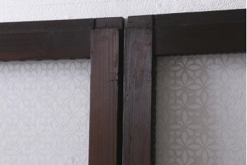 アンティーク建具　和製アンティーク　昭和初期　すりガラス・当店オリジナルガラス　変わり花菱模様のガラスがレトロなガラス戸2枚セット(引き戸、建具)(R-041456)