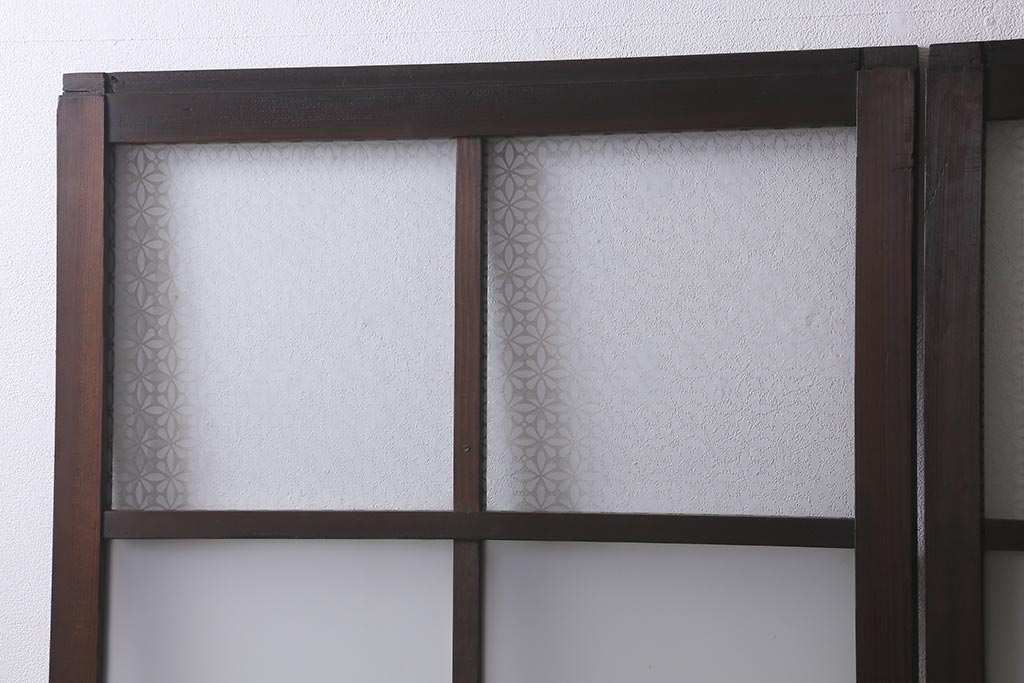 アンティーク建具　和製アンティーク　昭和初期　すりガラス・当店オリジナルガラス　変わり花菱模様のガラスがレトロなガラス戸2枚セット(引き戸、建具)(R-041456)