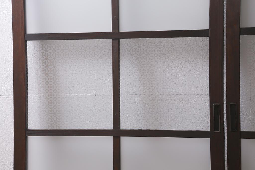アンティーク建具　和製アンティーク　昭和初期　すりガラス・当店オリジナルガラス　変わり花菱模様のガラスがレトロなガラス戸2枚セット(引き戸、建具)(R-041456)