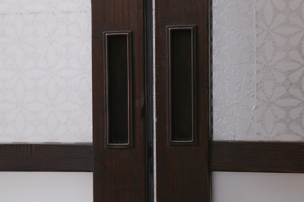 アンティーク建具　和製アンティーク　昭和初期　すりガラス・当店オリジナルガラス　変わり花菱模様のガラスがレトロなガラス戸2枚セット(引き戸、建具)(R-041456)