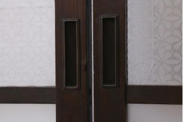 アンティーク建具　和製アンティーク　昭和初期　すりガラス・当店オリジナルガラス　変わり花菱模様のガラスがレトロなガラス戸2枚セット(引き戸、建具)(R-041456)