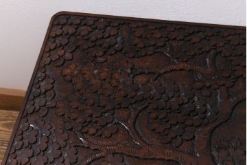 中古　伝統工芸　軽井沢彫り　咲き誇る桜の彫りが見事なサイドテーブル(リビングテーブル、センターテーブル、座卓)(R-041459)