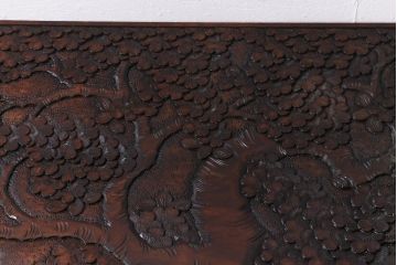 中古　伝統工芸　軽井沢彫り　咲き誇る桜の彫りが見事なサイドテーブル(リビングテーブル、センターテーブル、座卓)(R-041459)