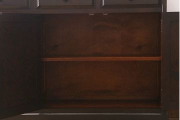 中古　北海道民芸家具　天板樺無垢材　大振りな食器棚をリメイクした上品な収納棚(食器棚、サイドボード)(R-041461)