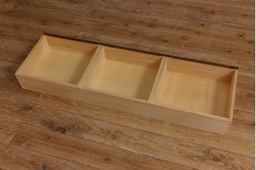 中古　北海道民芸家具　天板樺無垢材　大振りな食器棚をリメイクした上品な収納棚(食器棚、サイドボード)(R-041461)