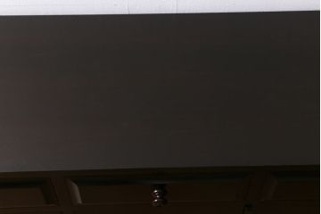 中古　北海道民芸家具　天板樺無垢材　大振りな食器棚をリメイクした上品な収納棚(食器棚、サイドボード)(R-041461)