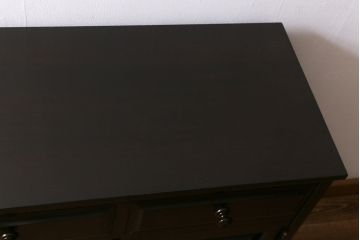 中古　北海道民芸家具　天板樺無垢材　大振りな食器棚をリメイクした上品な収納棚(食器棚、サイドボード)(R-041461)