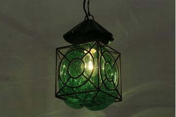 海外ヴィンテージ　アイアンフレーム　吹きガラス　グリーンの色ガラスがおしゃれなペンダントライト(ビンテージ)(R-041466)