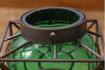 海外ヴィンテージ　アイアンフレーム　吹きガラス　グリーンの色ガラスがおしゃれなペンダントライト(ビンテージ)(R-041466)