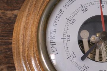 ヴィンテージ雑貨　木製　ビンテージスタイルにぴったりなフランス製の気圧計(バロメーター、ディスプレイ雑貨)(R-041473)