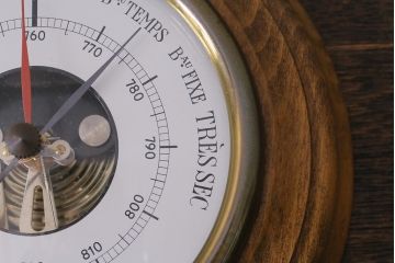 ヴィンテージ雑貨　木製　ビンテージスタイルにぴったりなフランス製の気圧計(バロメーター、ディスプレイ雑貨)(R-041473)