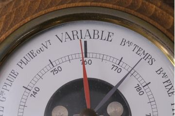 ヴィンテージ雑貨　木製　ビンテージスタイルにぴったりなフランス製の気圧計(バロメーター、ディスプレイ雑貨)(R-041473)