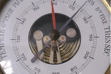 ヴィンテージ雑貨　木製　ビンテージスタイルにぴったりなフランス製の気圧計(バロメーター、ディスプレイ雑貨)(R-041473)