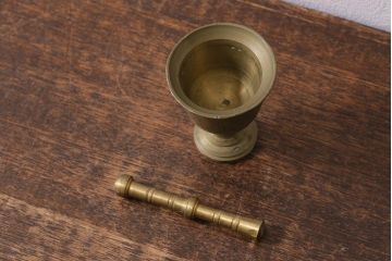 ヴィンテージ雑貨　フランスビンテージ　青銅製のスパイスマッシャー(すり鉢、すりこぎ)(R-041476)